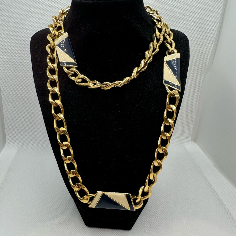 Stunning 1980’s vintage Monet heavy gold tone blue and cream necklace.